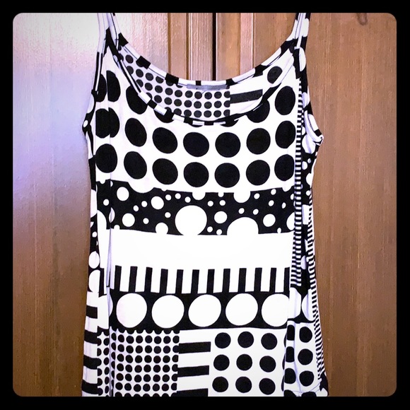 Tops - Black & White Print Tank Top